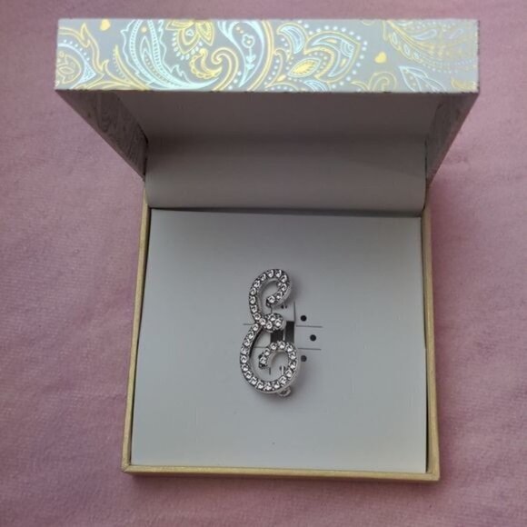 Charter Club Letter e Initial Pin - Picture 1 of 5